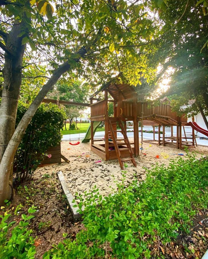 לוזנטס Friends Family Hotel מראה חיצוני תמונה
