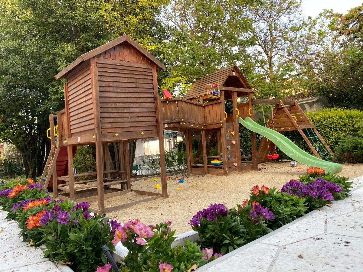 לוזנטס Friends Family Hotel מראה חיצוני תמונה